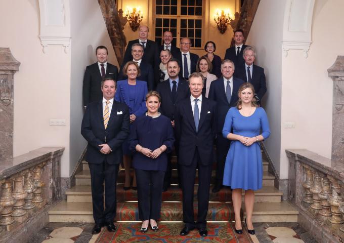 Photo souvenir dans l'escalier d'honneur du château de Berg