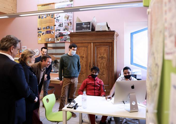 Le Couple héritier échange avec deux jeunes sur leur travail