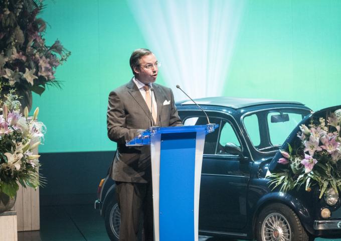 Le Prince prononce un discours