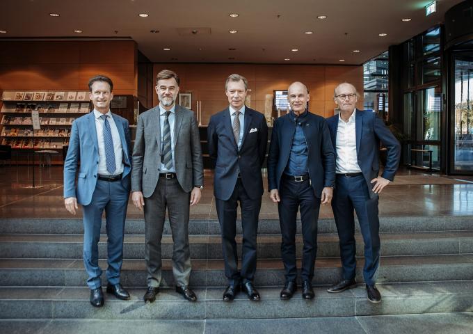 Photo de groupe avec le Grand-Duc, les ministres et des intervenants