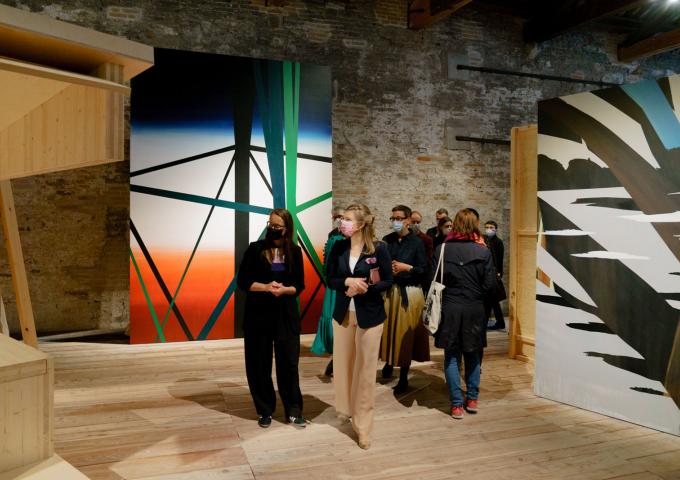 La Princesse découvre les oeuvres de Tina Gillen