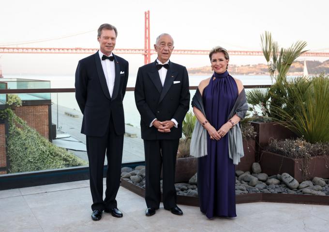 Le Couple grand-ducal et le Président portugais, en fond le pont du 25-avril