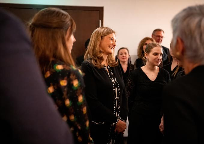 La princesse entourée des invités officiels