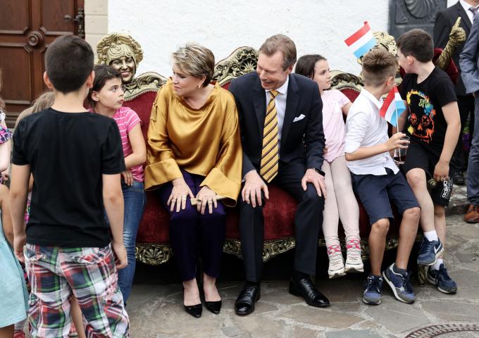 Le Couple grand-ducal en compagnie de jeunes enfants