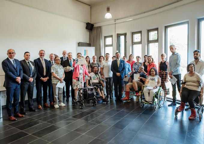 Photo de groupe avec les récipiendaires