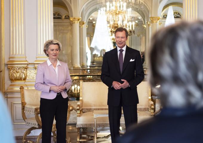 Le Grand-Duc et la président de la Commission européenne devant le collège