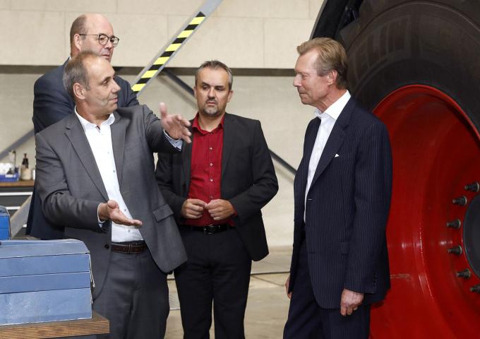 Le Grand-Duc visite l'entrepôt De Verband
