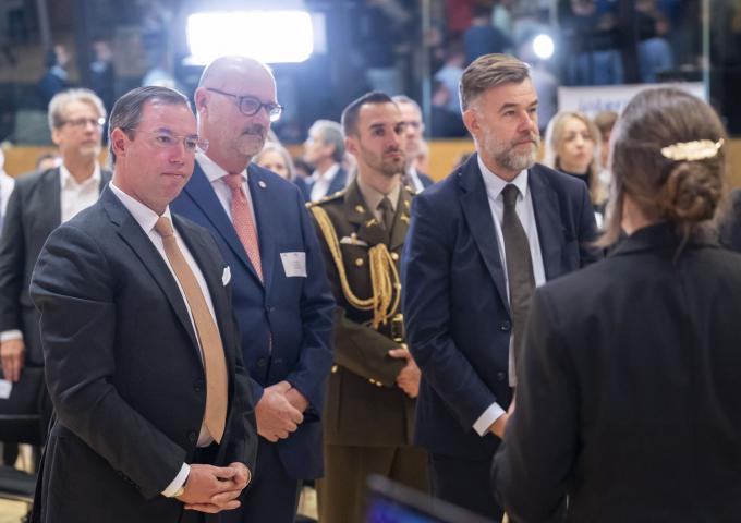 Le Prince et le ministre reçoivent des explications