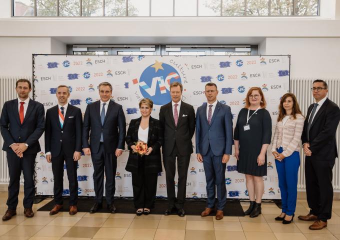 Le Couple grand-ducal entouré des invités de la conférence
