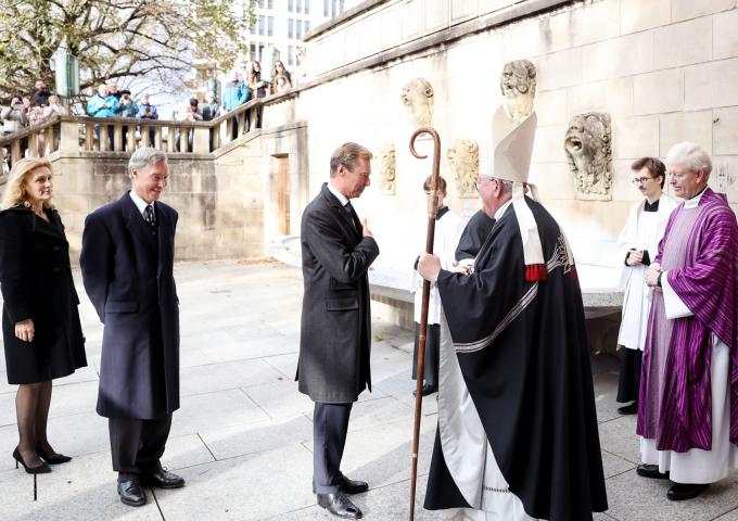 Le Grand-Duc, le Prince Guillaume et la Princesse Sibilla à la crypte