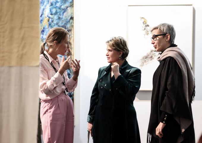 La Grande-Duchesse échange avec la directrice de l'événement