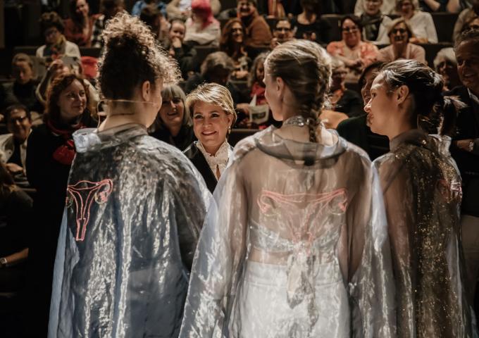 La Grande-Duchesse échange avec trois artistes