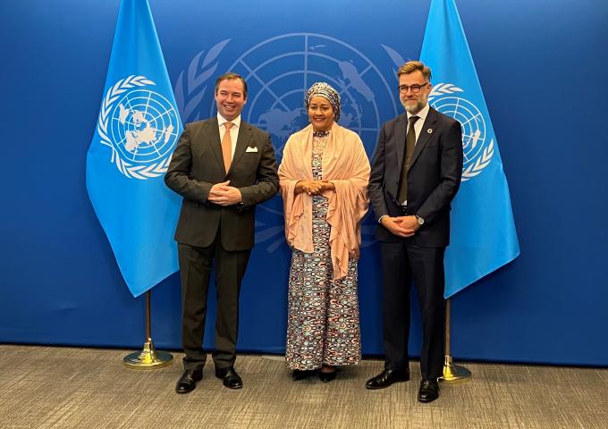 Le Prince et le ministre avec la Secrétaire-adjointe des Nations Unies