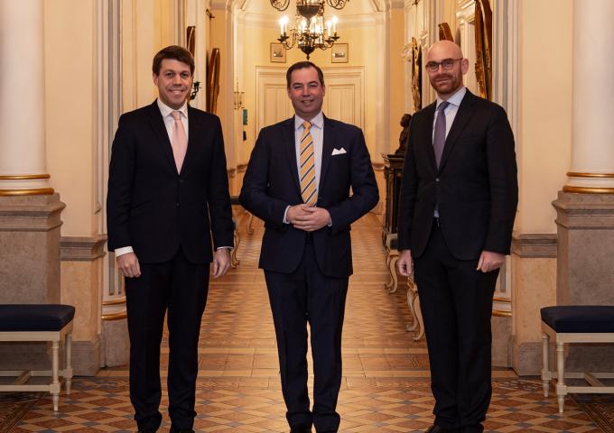 Le Prince entouré de MM. Krombach et Clasen