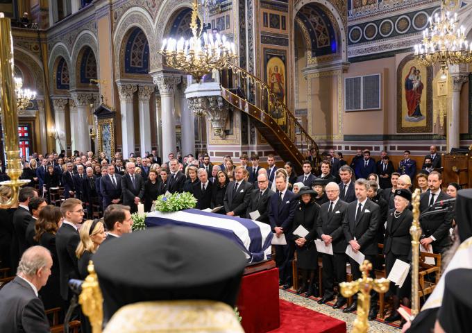 Le Grand-Duc et les familles royales participent aux obsèques de l'ancien Roi