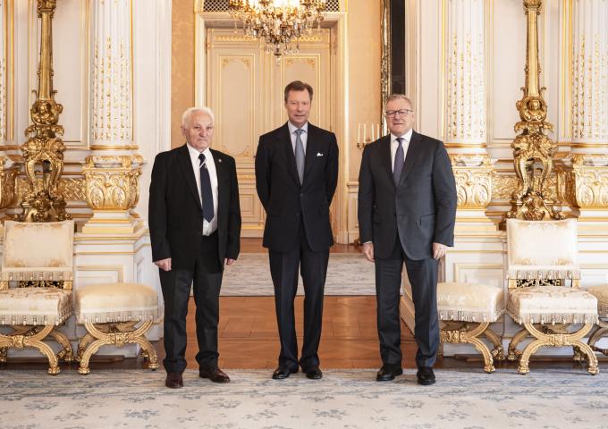 Audience du champion du monde de tennis de table vétérans Valentin Langehegermann