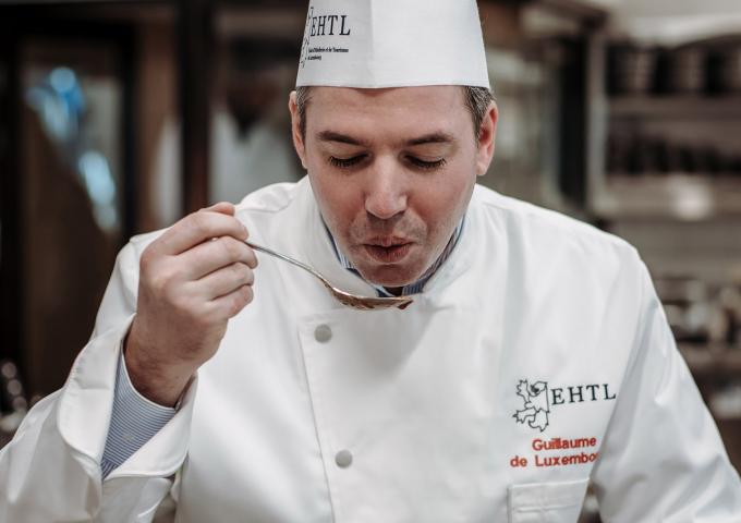 Cours de cuisine avec des réfugiés à l'EHTL