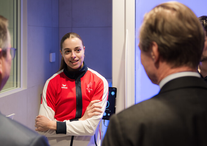 Paris 2024 - S.A.R. le Grand-Duc félicite Patrizia van der Weken pour son parcours