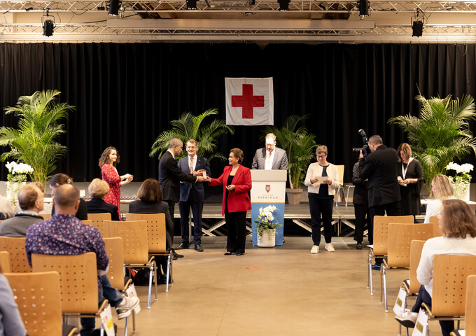 Remise de médailles aux donneurs de sang méritants