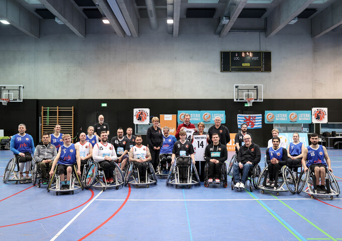 Rencontre de basketball en chaise roulante