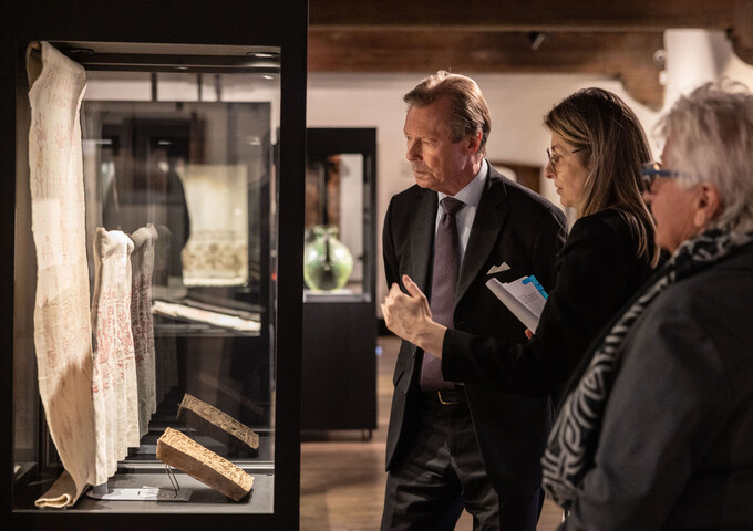 Visite de l’exposition de l’ambassade roumaine “On the thread of shared traditions”